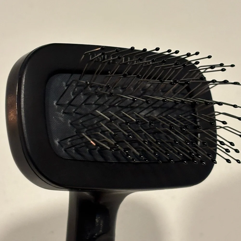 Tweezerman Small Coated Tip Slicker Grooming Brush